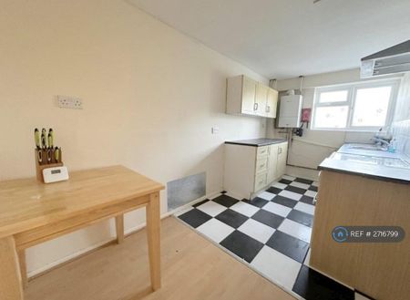 2 bedroom maisonette to rent - Photo 3