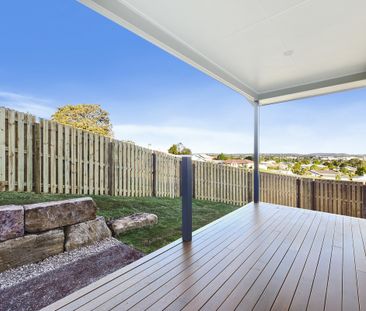 Modern Family Home with Double Garage - Photo 6