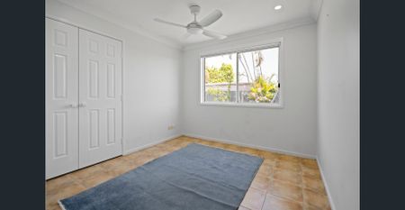 PARTIALLY FURNISHED COASTAL HOME - Photo 4