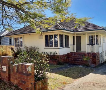 Charming Family Home with Spacious Living and Outdoor Entertaining ... - Photo 5