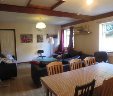 1 bedroom in a house share to rent - Photo 1