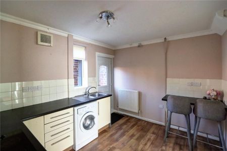 2 bedroom terraced house to rent - Photo 4