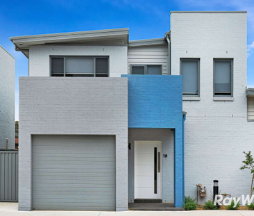 Elegant Two Bedroom Townhouse In Prestigious Robyvale Estate - Photo 6