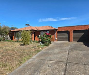 “Spacious Family Home in Wyndham Vale” - Photo 5