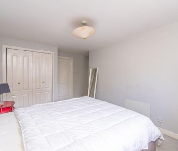 3 bedroom flat to rent - Photo 6