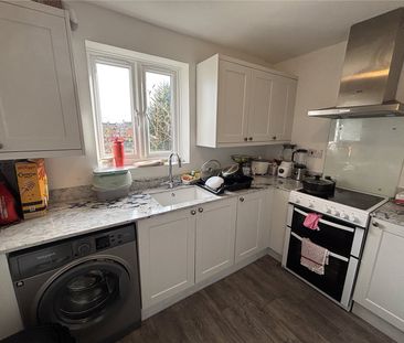 Ascot Court, Aldershot, Hampshire, GU11 - Photo 4