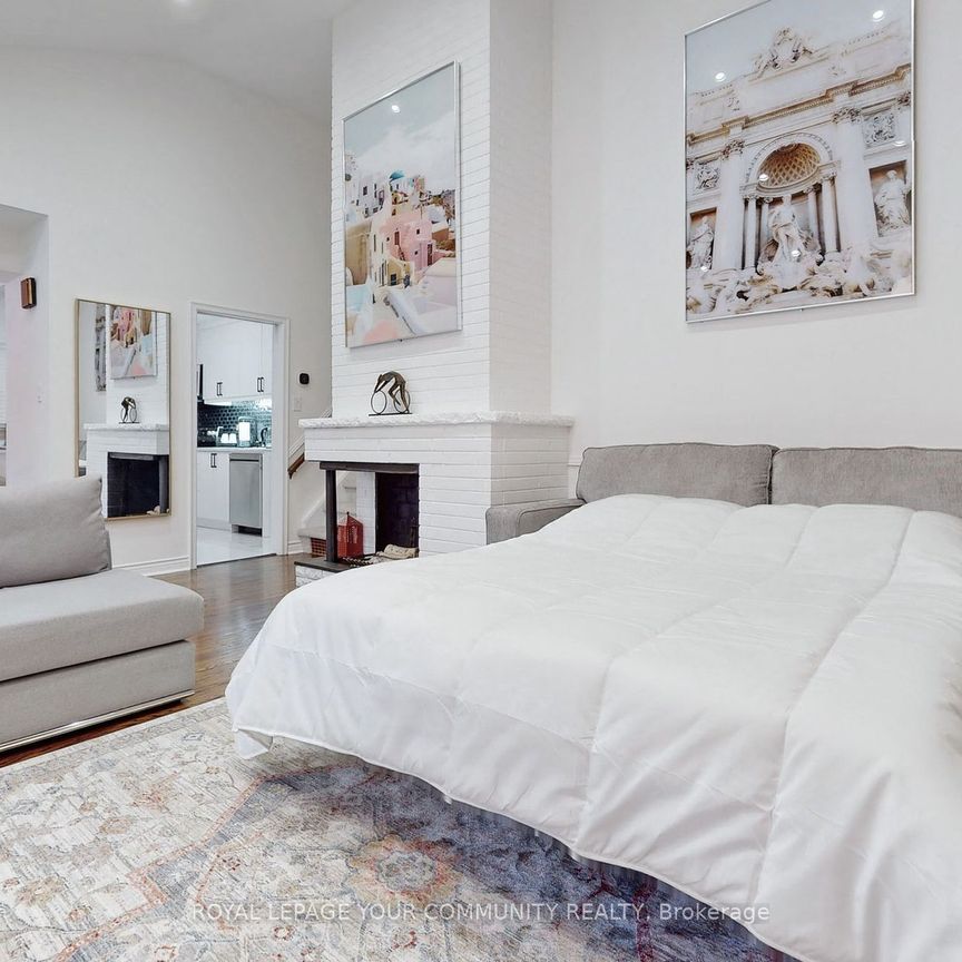 For Lease - 70 Bedford Park Avenue, Richmond Hill, Ontario - Photo 1