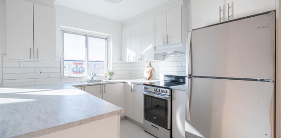 Renovated 2-Bedroom Apartment - Available Now - 390 Boul. Côte-Vertu, Montréal - Photo 2