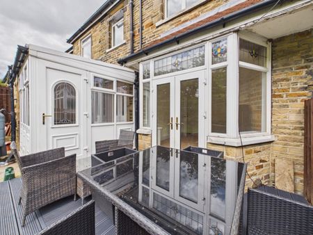 4 bedroom House To Let - Photo 5