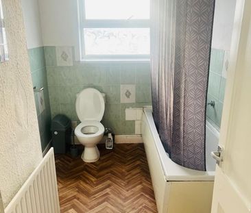 4 Bed Terraced House, South View Crescent, S7 - Photo 2