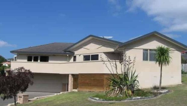 Big family home, lots of storage - Photo 1