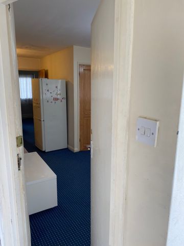 Clark Way, Hounslow, TW5 9EG - Photo 2