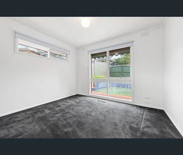 33 Hopkins Avenue, Keilor, Vic 3036 - Photo 1