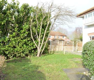 Viner Close, WALTON-ON-THAMES, KT12 - Photo 4