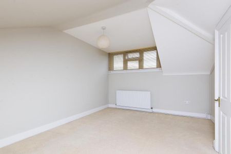 3 bedroom flat to rent - Photo 4