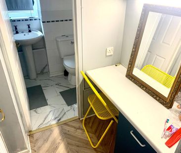 Studio to rent - Photo 6