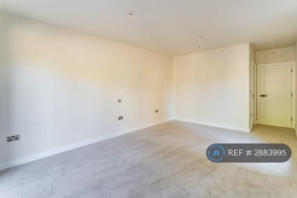 3 bedroom flat to rent - Photo 1
