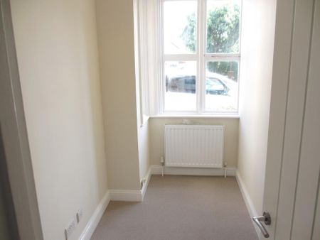 2 bedroom ground floor flat to rent - Photo 5