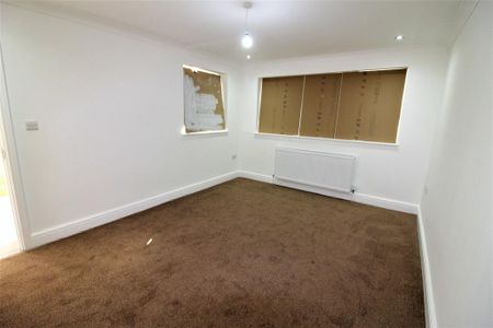 6 bedroom detached house to rent - Photo 3