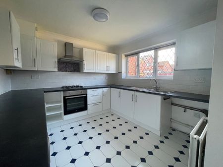 3 bedroom house to rent Ventnor Close, BN23 - Photo 3