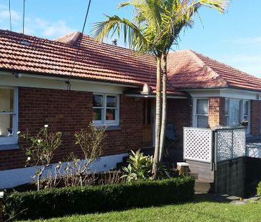 Sunny central home - Photo 1