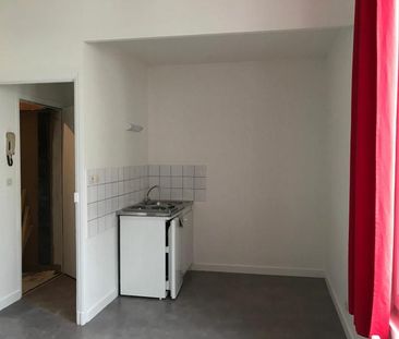 A LOUER ANGERS CENTRE VILLE - T1 situé 13 rue des ... - Photo 2