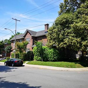 Monkland Village; lower duplex; large quiet 6 1/2, garage, metro - Photo 2