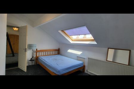 4 Bed End Terrace, Claremont Place, LS12 - Photo 2