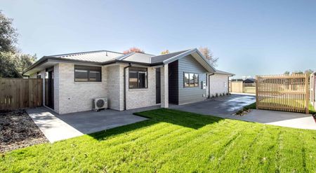 Modern 2-Bedroom Home - Photo 3