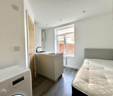 1 bed Studio To Let - Photo 4