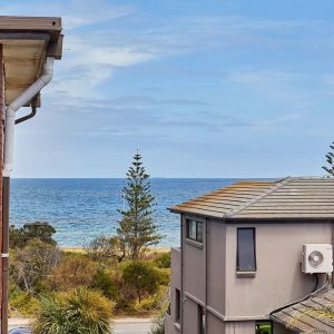 Spacious Three-Bedroom Apartment with Dual Balconies and Bay Views! - Photo 3