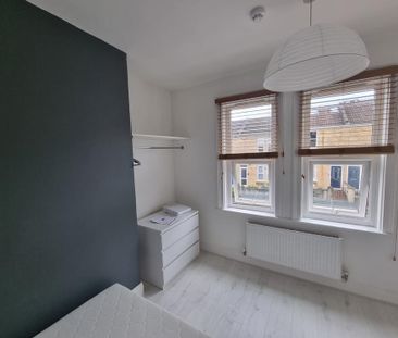 4 bedroom terraced house to rent - Photo 5