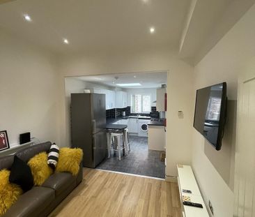 1 bedroom in a house share to rent - Photo 1