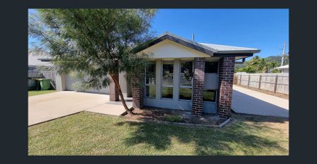 Spacious home close to Airlie Beach and Port of Airlie - Photo 4