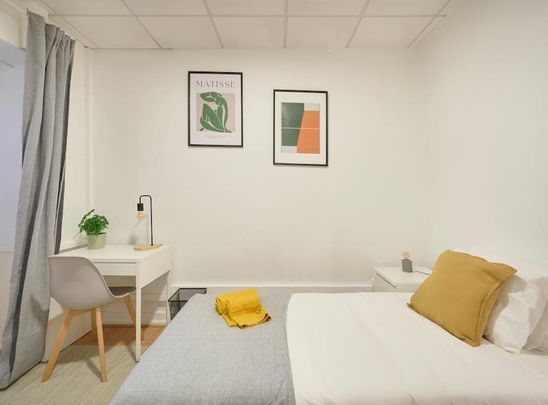 Rua Alexandre Herculano, Lisbon, Lisbon 1150-005 - Photo 1