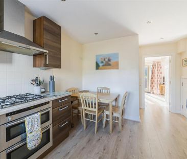 3 bedroom terraced house to rent - Photo 5