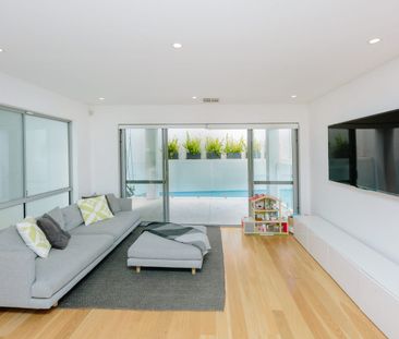 Lakeside Living - UNFURNISHED 6 MONTH ONLY LEASE - Photo 3