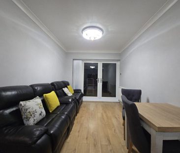 Wimborne Avenue, UB4, Hayes - Photo 2