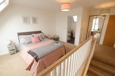 3 bedroom semi-detached house to rent - Photo 3