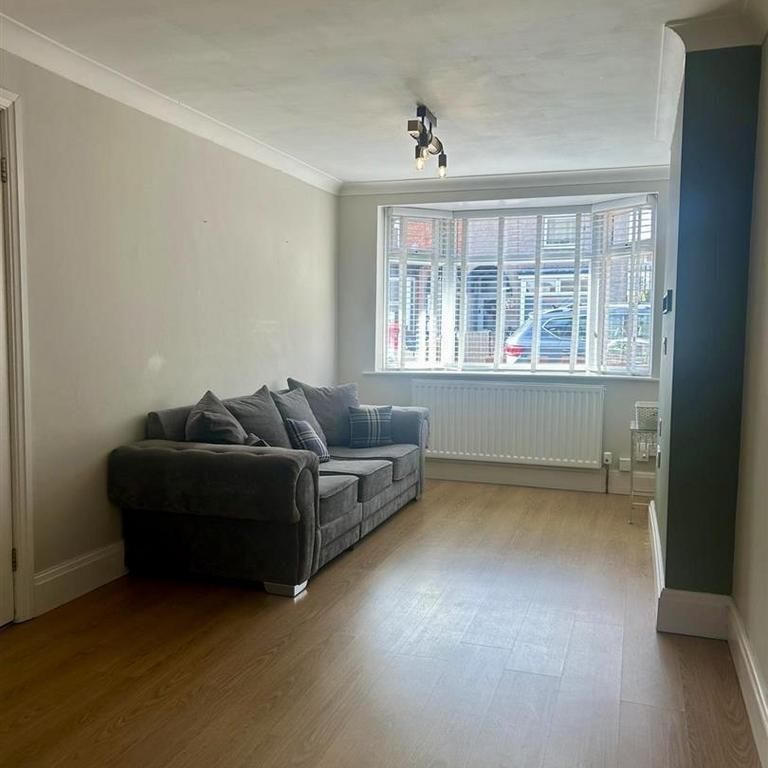 2 bedroom end of terrace house to rent - Photo 1