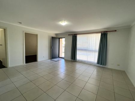 Convenient Two Bedroom Unit - Photo 4