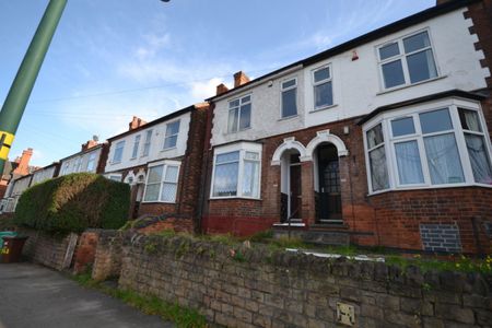 4 bed Detached House for Rent - Photo 2