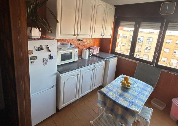 Alugo quarto junto a metro de Pontinha e Carnide