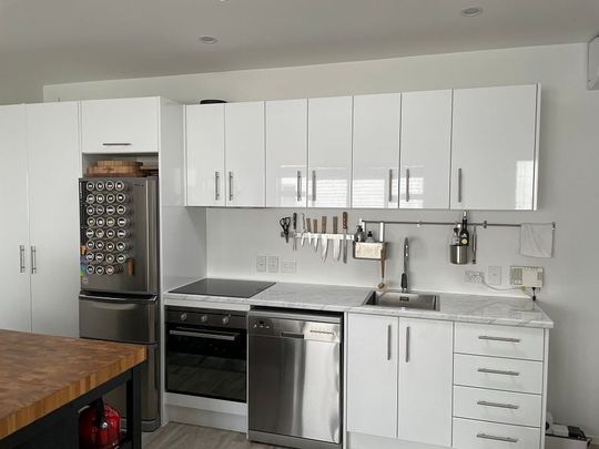 BEAUTIFUL 2 BEDROOM TOWNHOUSE, CENTRAL LOCATION - Photo 1