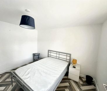1 Bedroom House / Flat Share to let - Photo 3