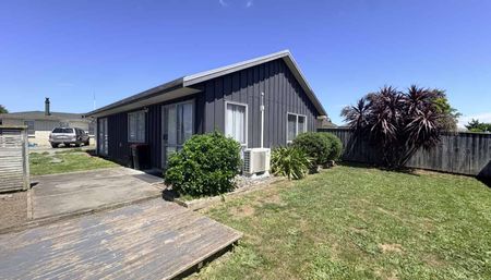 Freshly Painted Two Bedroom Home - Photo 3