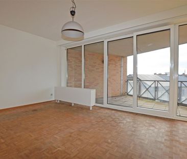 Ruim twee-slaapkamerappartement aan de Kleine Ring van Hasselt - Foto 3