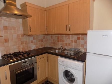 2 bedroom flat to rent - Photo 4