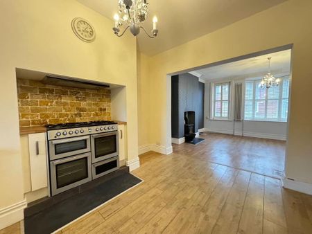 3 bedroom maisonette to rent - Photo 3