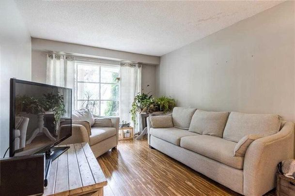 Semi Detached 2 Bedroom + Den House in Niagara Falls!! - Photo 1